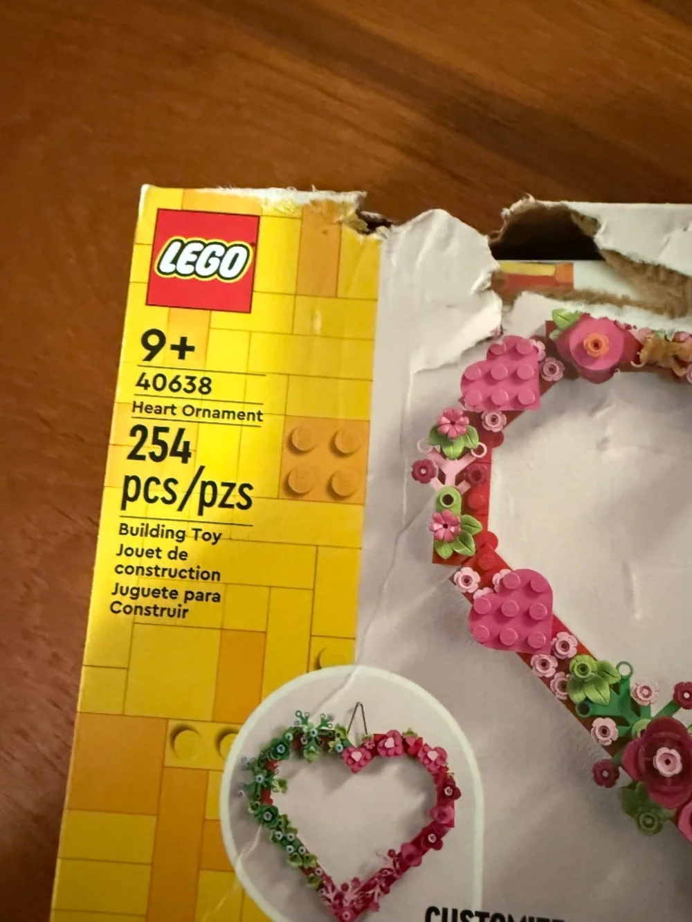 lego heart 254 pieces torn box pieces inside still in plastic  never used 9yr up